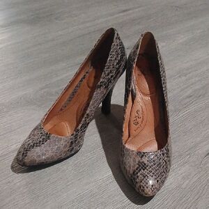 Sofft Elegant Snakeskin Patterned Heels Sz 10 EUC worn once or twice